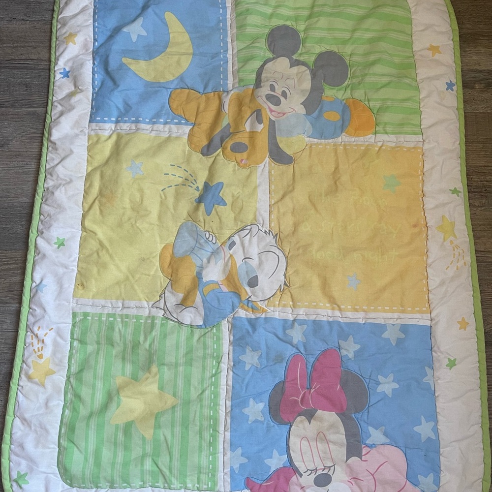 Baby crib sheet blanket Mickey Mouse Minnie Mouse pastel Donald Duck Disney
